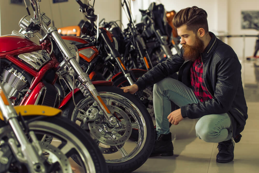 Vai comprar uma moto? Confira 5 dicas para não ter prejuízos